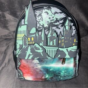 Loungefly Harry Potter Glo in the Dark Battle of Hogwarts Lenticular Backpack HT
